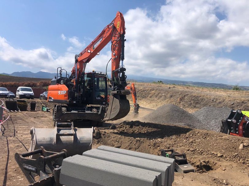 On Reunion Island, the dealer DMP shares its passion with Doosan